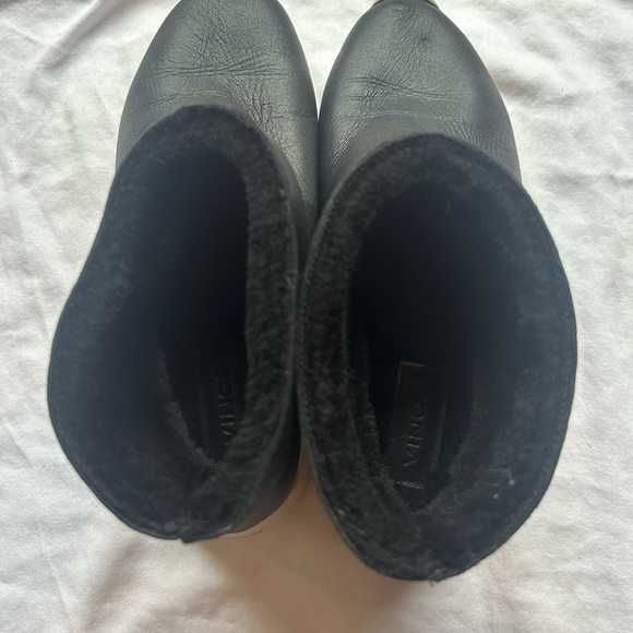 VINCE black leather shearling lined booties size 7 - Picture 5 of 8